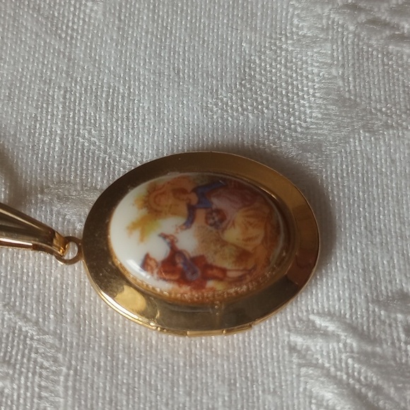 Romantic courting couple PORCELAIN PORTRAIT LOCKET NECKLACE VINTAGE - Picture 10 of 10